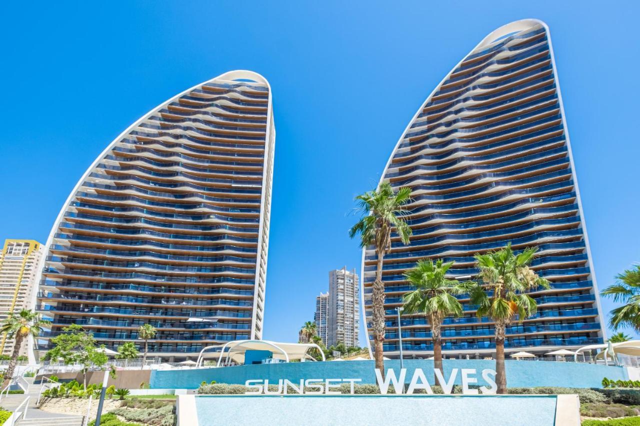 Sunset Waves Deluxe Apartments Poniente Beach Resort Benidorm Esterno foto